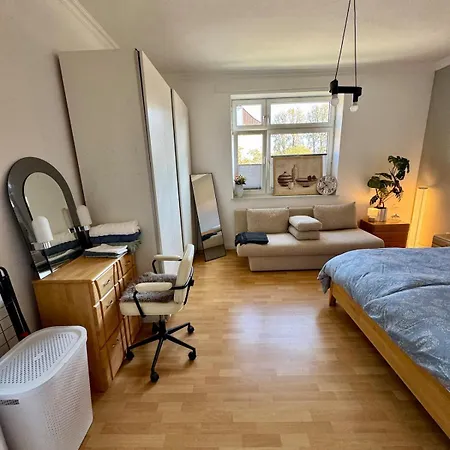 Large And Cozy In A Shared And Great Location Kiel